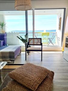 En eller flere senge i et værelse på Splendide appartement face à la mer, parking, wifi