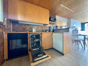 Eldhús eða eldhúskrókur á THE ALPINE STUDIO proche du lac Frience, chiens admis, parking privé