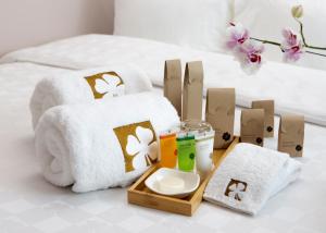 Ein Bett oder Betten in einem Zimmer der Unterkunft Hotel Clover 7
