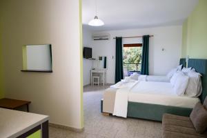 Posteľ alebo postele v izbe v ubytovaní Crystal Blue Hotel, Barbati