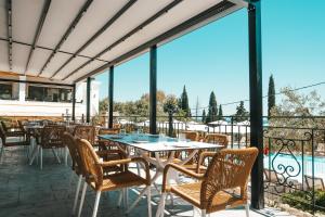 Balkón alebo terasa v ubytovaní Crystal Blue Hotel, Barbati