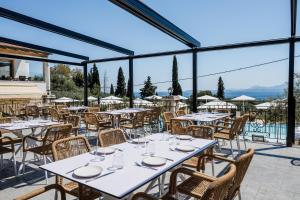 Bazén v ubytovaní Crystal Blue Hotel, Barbati alebo v jeho blízkosti