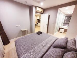 a bedroom with a large bed and a couch at Chic 1BR near WON Beach Bangsaen in Ban Bang Saen (1) +19 photos