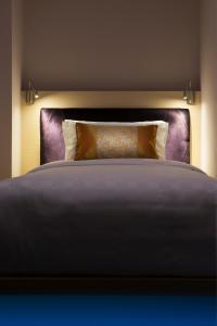 Ein Bett oder Betten in einem Zimmer der Unterkunft Hotel Clover 7