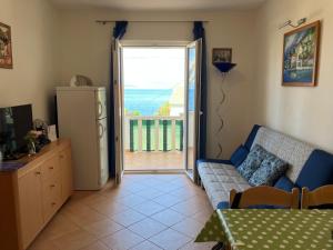 TV a/nebo společenská místnost v ubytování Apartment Kata + 10 fotografií