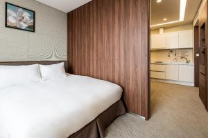 Gloucester Hotel Incheon的厨房或小厨房