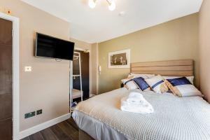 Ένα ή περισσότερα κρεβάτια σε δωμάτιο στο Charming Studio in Excellent Location 10 +5 φωτογραφίες