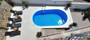 an overhead view of a swimming pool with blue water at Apartment Delic in Crikvenica