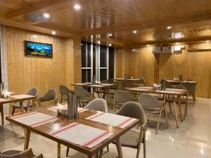 Restavracija oz. druge možnosti za prehrano v nastanitvi Vista Resort - Centrally Heated & Air Cooled Near Mall road Manali