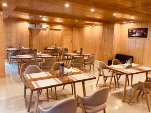 Predel za sedenje v nastanitvi Vista Resort - Centrally Heated & Air Cooled Near Mall road Manali