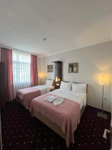 Postel nebo postele na pokoji v ubytování Hotel Topkapı