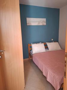 Una cama o camas en una habitación de Apartmani Peace
