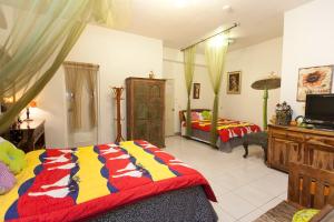 Una cama o camas en una habitación de North B&B