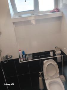 Koupelna v ubytování Mero House
