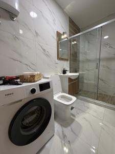 Ένα μπάνιο στο KRUM Apartments +24 φωτογραφίες