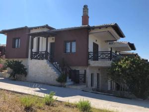 Το κτήριο όπου στεγάζεται  η παραθεριστική κατοικία