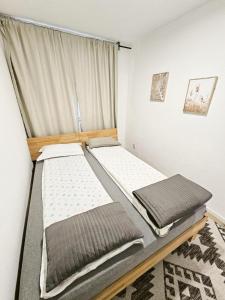 Postel nebo postele na pokoji v ubytování Birchwood place