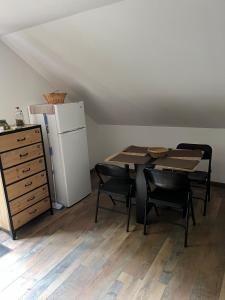 Kuchyň nebo kuchyňský kout v ubytování appartement 2 pieces a la montagne