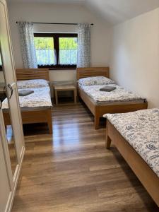 Postel nebo postele na pokoji v ubytování Vinný sklep s apartmány u Kvěchů