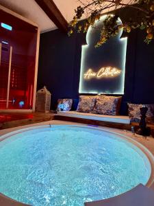 Hồ bơi trong/gần AMA Esclusive SPA Ariosto