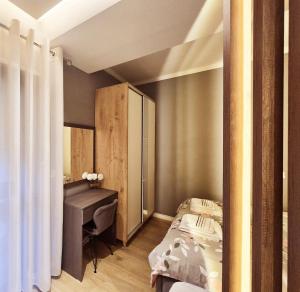 Voodi või voodid majutusasutuse Sunny Apartment - Blloku Tirana, near Lake toas