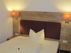Ein Bett oder Betten in einem Zimmer der Unterkunft Zum Treppche Hotel Garni