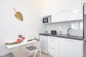 Kuchyň nebo kuchyňský kout v ubytování Super Central - NEW - Comfy Studio
