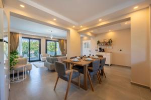 Χώρος καθιστικού στο Luxury villa in the center of Hisaronu