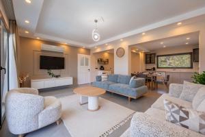 Μια τηλεόραση ή/και κέντρο ψυχαγωγίας στο Luxury villa in the center of Hisaronu