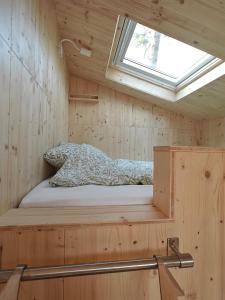 Postel nebo postele na pokoji v ubytování Tiny House Twente