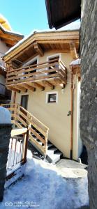 a building with stairs and a balcony on it at CAV MES VALLEES La Thuile in La Thuile +1 photo
