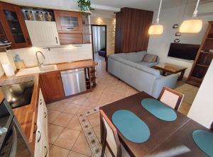 a kitchen and living room with a table and a couch at Tom & Jerry Apartment - with air conditioning in Głogów