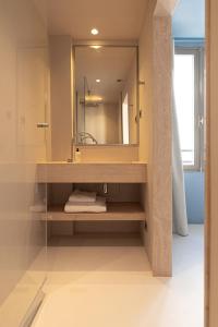 a bathroom with a sink and a mirror at Suite d'exception Marais in Paris