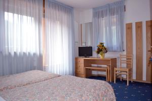 Rúm í herbergi á Hotel Coldai