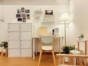 a room with a desk and a table with a chair at Secret Muji Vintage Building ห้องลับมูจิในตึกวินเทจ in Ban Song Hong +2 photos