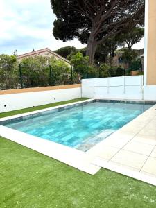 Swimmingpoolen hos eller tæt på Le Bougainvillier