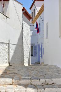 Fotografie z fotogalerie ubytování Arco II - Cosy Central Studio - 4min from Port v destinaci Hydra