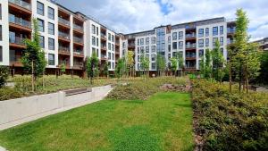 Κήπος έξω από το City Oasis near Airport, IEC, Metro station by Keybox