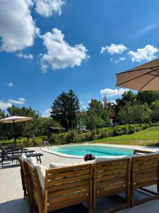 Bazén v ubytování Fruska Pool House nebo v jeho okolí