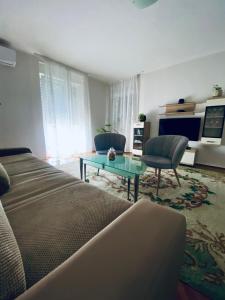 Posezení v ubytování Apartman Colapis- Netflix, self check in, free parking, premium location!