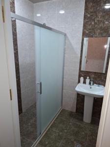 Koupelna v ubytování Квартира недалеко от центра на берегу Каспия + 12 fotografií