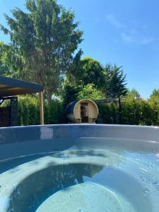 Bazén v ubytování Bed en Wellness Groenrust Ermelo nebo v jeho okolí