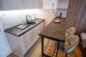 Una cocina o cocineta en Apartman Julija