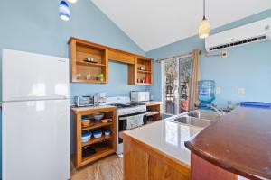 Tilt-Ta-Dock Resort Belize的厨房或小厨房