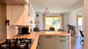 a kitchen with a stove and a counter top at L'Eden - Spacieux 3P Bord de Mer - Juans les Pins in Antibes
