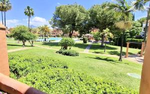 Ogród w obiekcie Alhambra del Golf - Guadalmina
