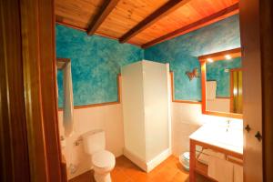Un baño de Casa Rural El Taller De Benito