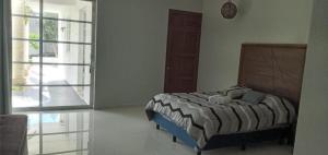 Casa Playa房間的床