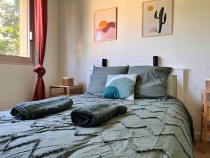 a bed with pillows on it in a bedroom at L'Eden - Spacieux 3P Bord de Mer - Juans les Pins in Antibes