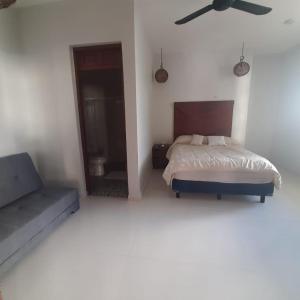 Casa Playa房間的床